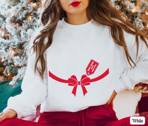 funny christmas maternity sweatshirt for pregnancy announcement cute mom to be holiday t shirt unique new mom gift jdtsi