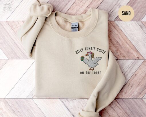 funny goose lover sweatshirt for aunts cool aunts club crewneck embroidered auntie shirt pregnancy announcement gift mvwft