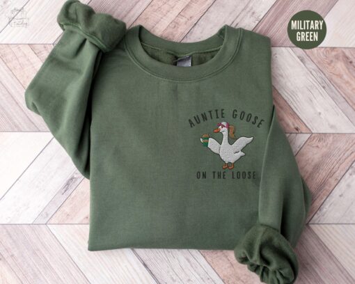 funny goose lover sweatshirt for aunts embroidered auntie crewneck cool aunts club new pregnancy announcement shirt bytwe