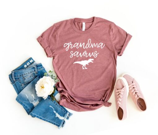 funny grandma saurus shirt for dinosaur lovers cute graphic tee family grandma t shirt unique gift for grandmothers nl4ry