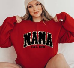 funny mama est sweatshirt in trendy pink with leopard print custom mothers day gift for moms and unique mom life apparel fmm8i