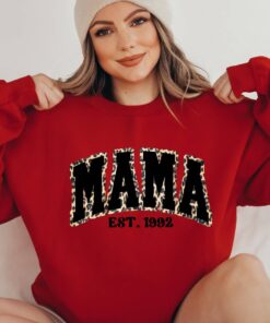 funny mama est sweatshirt in trendy pink with leopard print custom mothers day gift for moms and unique mom life apparel fmm8i