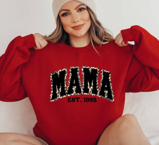 funny mama est sweatshirt in trendy pink with leopard print custom mothers day gift for moms and unique mom life apparel fmm8i