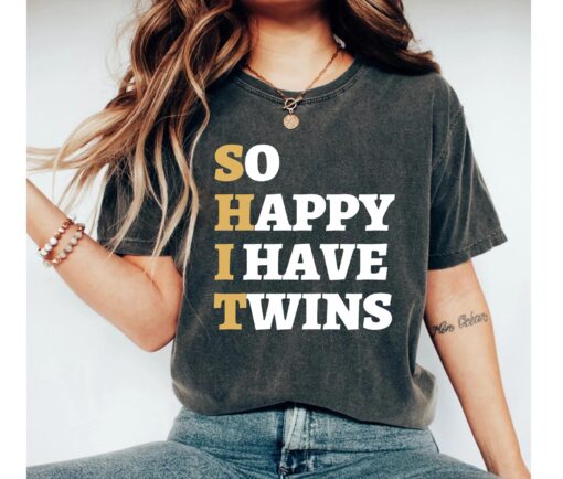 funny mom of twins shirt so happy i have twins pregnancy announcement t shirt for parents twin announcement gift