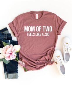 funny mom of two pregnancy shirt zoo theme cute mom life t shirt new mom gift petting zoo humor tee km2xn