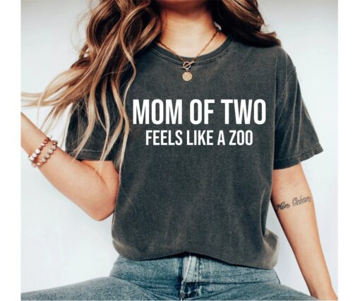 funny mom of two zoo pregnancy shirt for new moms cute t shirt gift for expecting mothers and petting zoo lovers 2zgd2