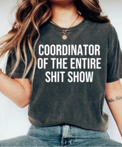 funny mom shirt coordinator of the entire shit show mama t shirt for new moms mothers day gifts and birthday presents oying