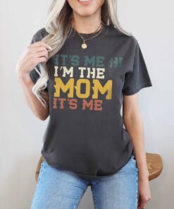 funny mom shirt its me hi im the mom cool mama t shirt for moms club mothers day gifts and birthday celebrations 2bqx2