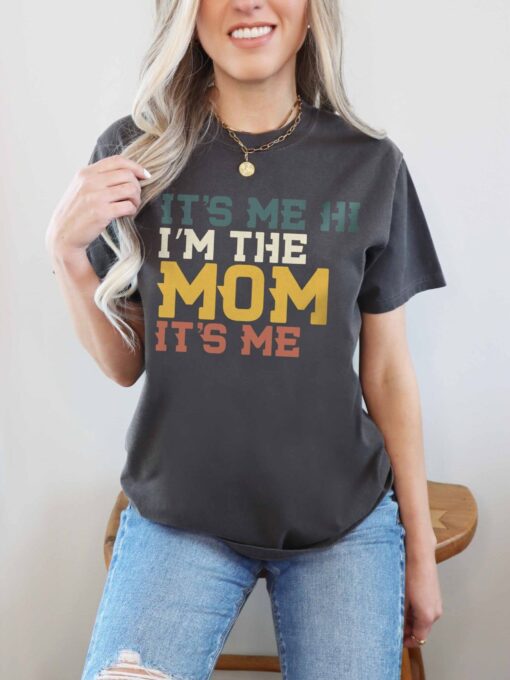 funny mom shirt its me hi im the mom cool mama t shirt for moms club mothers day gifts and birthday celebrations 2bqx2 scaled
