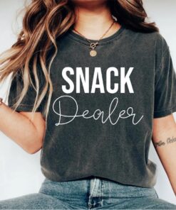 funny mom shirt snack tee for new moms best mom ever t shirt cute and humorous mothers day gift ufdj2