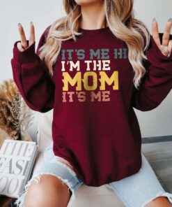 funny mom sweatshirt its me hi im the mom cute mom life sweater perfect for mom birthday gifts and everyday wear mhz4q