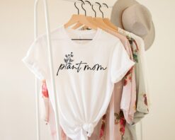 funny plant mom shirt cute plant mama tee for plant lovers perfect for mothers day gifts and celebrating plant parenthood 76ugf