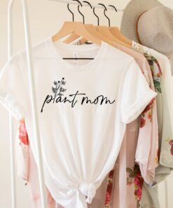 funny plant mom shirt cute plant mama tee for plant lovers perfect for mothers day gifts and celebrating plant parenthood 76ugf