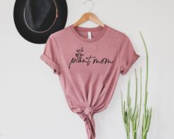 funny plant mom shirt cute plant mama tee for plant lovers perfect for mothers day gifts kz6wj