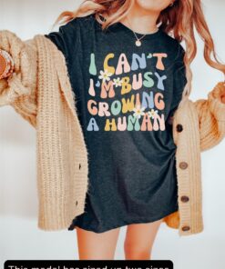 funny pregnancy shirt i cant im busy growing a human cute mom life shirt for baby shower reveal and mothers day qb0yh