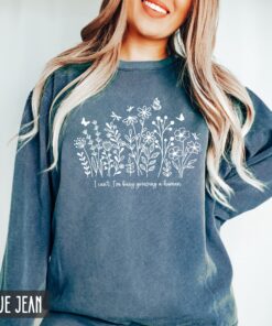 funny pregnancy sweatshirt i cant im busy growing a human wildflowers baby announcement new mom shirt 0yahz