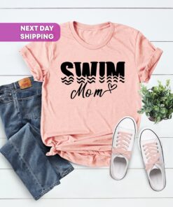 funny swim mom t shirt for women sports mom life shirt cute mama t shirts family shirts for swimmer moms 45eo6