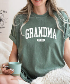 grandma est 2024 shirt retro t shirt for nana best grandma ever gift cute mom life shirt unique grandma apparel llza6