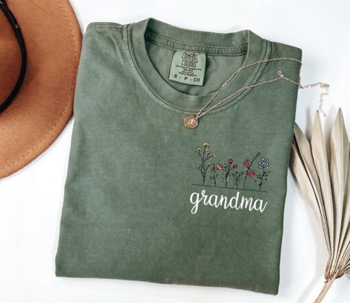 grandma wildflowers shirt with pocket for new grandma announcement and grammy celebration gifts qfzln