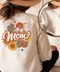 groovy retro floral mom shirt graphic tee for new moms cute flower mom t shirt gift for mothers day b88jm