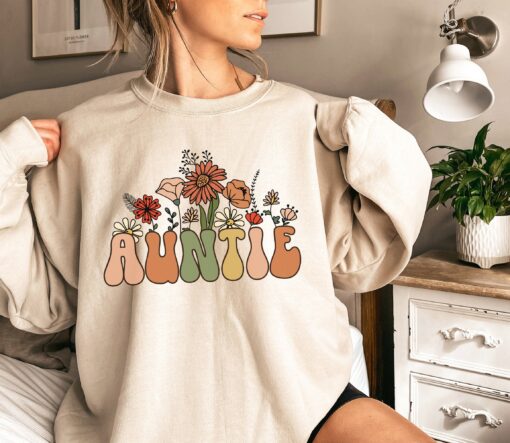 groovy wildflowers aunt sweatshirt cute auntie gift new aunt crewneck funny mom life shirt for aunt gifts 4uoqh