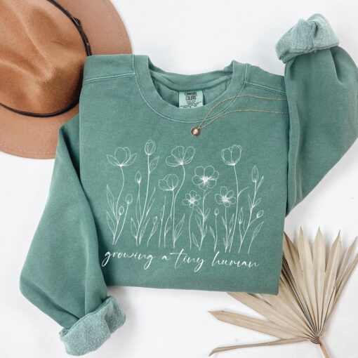 growing a tiny human pregnancy announcement sweatshirt cute maternity shirt for baby reveal spring flower design q11xy scaled