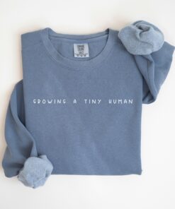 growing a tiny human pregnancy announcement sweatshirt maternity shirt baby reveal gift for expecting moms cmoyt