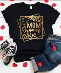 hot mom summer t shirt for beach travel funny mom shirt family vacation outfit cool mom apparel for summer holidays awv89