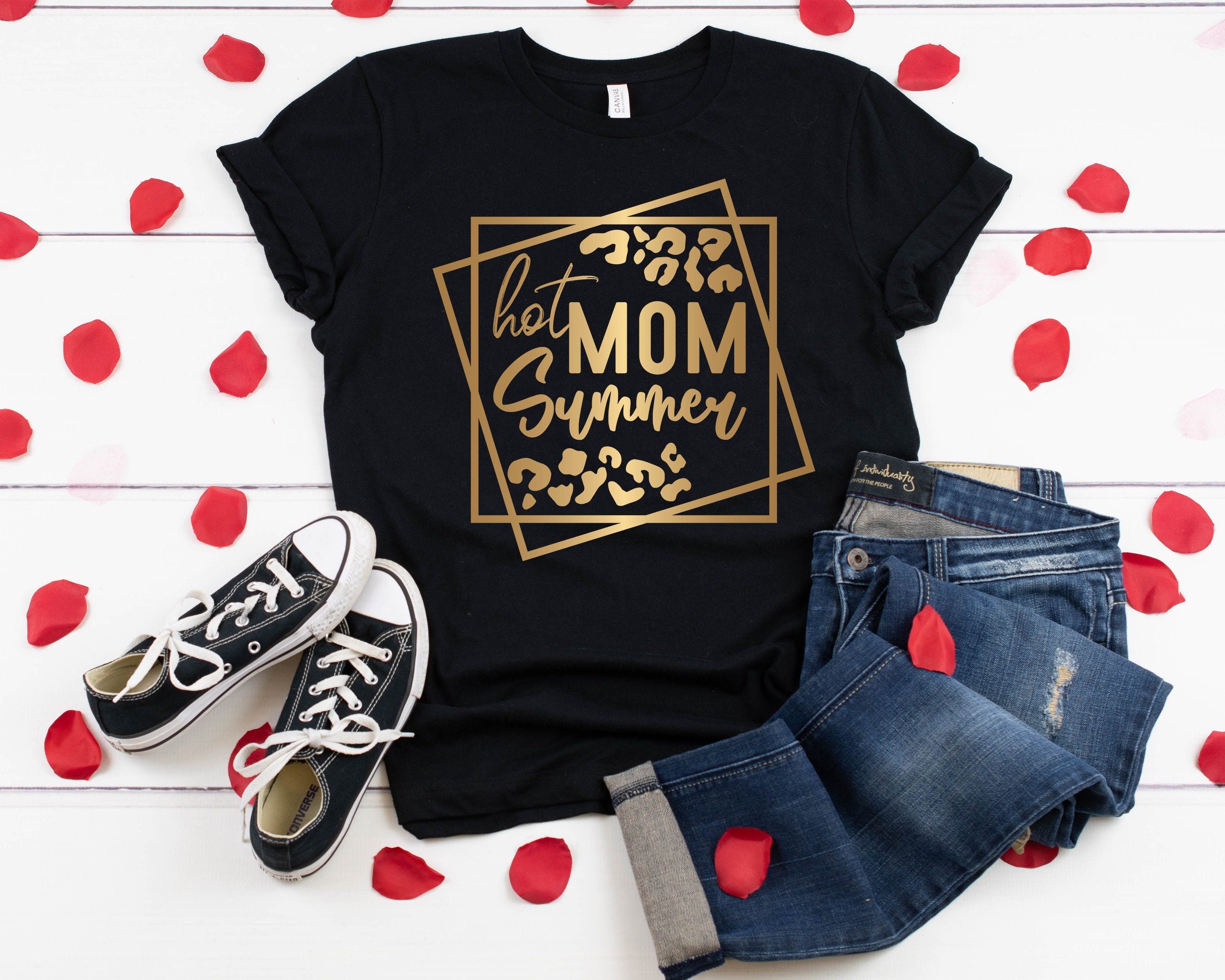 hot mom summer t shirt for beach travel funny mom shirt family vacation outfit cool mom apparel for summer holidays awv89 scaled