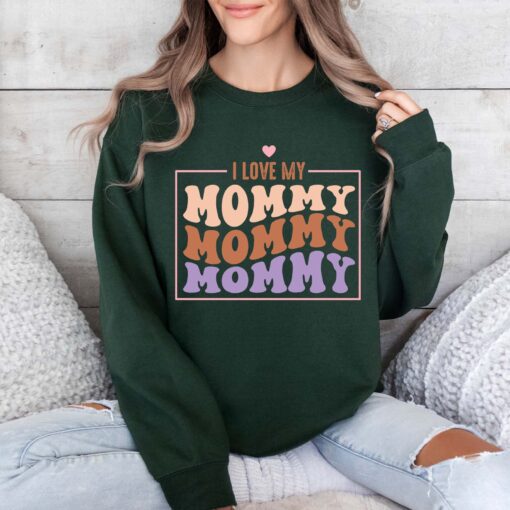 i love my mommy sweatshirt cute retro mom shirt for mothers day gifts mother daughter matching outfits zab2l
