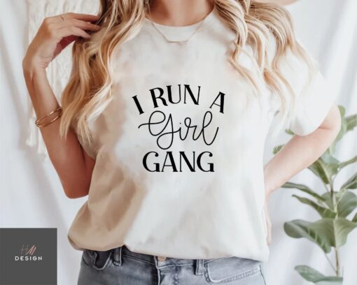 i run a girl gang shirt for moms funny mom life t shirt best mom ever gift trendy tees for girl moms c93ut