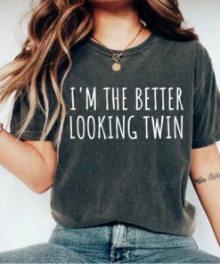 im the better looking twin unisex shirt for boys and girls matching twin shirts unique gift for twin sisters and brothers go8nu