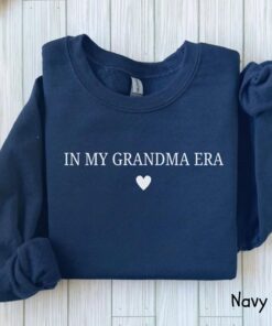 in my grandma era sweatshirt best grandma shirt promoted to grandma t shirt unique gift for grandmas and new grandmothers itj1g