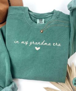 in my grandma era sweatshirt for first time grandmothers personalized nana gift crewneck for mothers day mzcsd