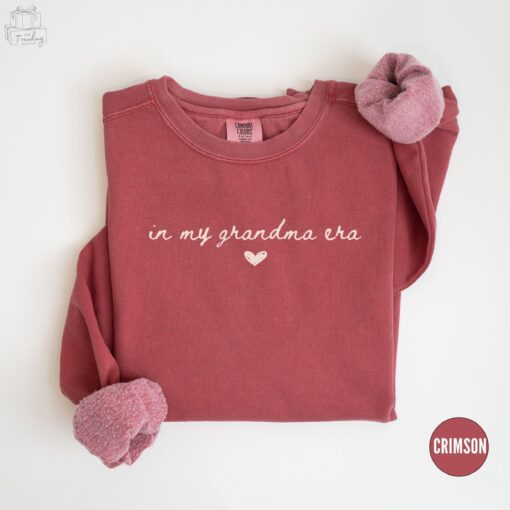 in my grandma era sweatshirt for first time grandmothers personalized nana gift crewneck for mothers day t1vg7