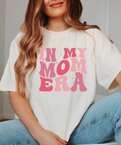 in my mom era shirt retro tee for mothers day best mom ever shirt for moms to be personalized mom gifts tjqgt