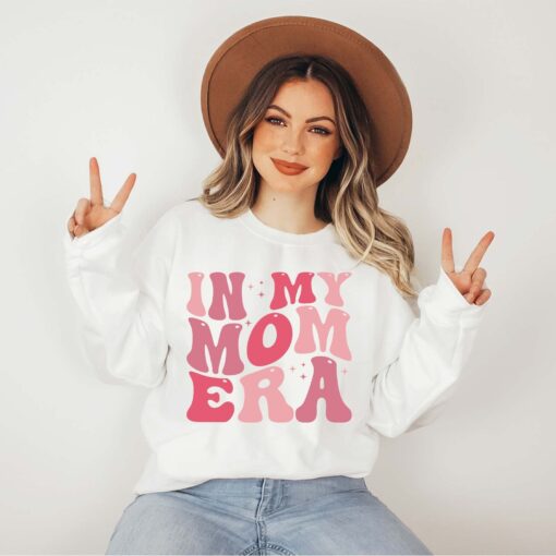 in my mom era sweatshirt retro hoodie cute mothers day shirt best mom gift for wife and mother life alqwh