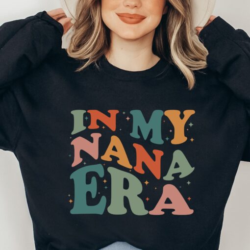 in my nana era sweatshirt best nana crewneck cute sweatshirts for grandma pregnancy announcement gift bp5fk