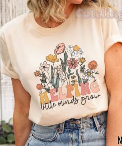 kindergarten teacher shirt helping little minds grow wildflowers teacher life top plus size gifts for educators bncge