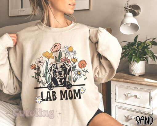 lab mom sweatshirt with wildflowers for labrador retriever owners unique gifts for lab mama and dog lovers eeokc