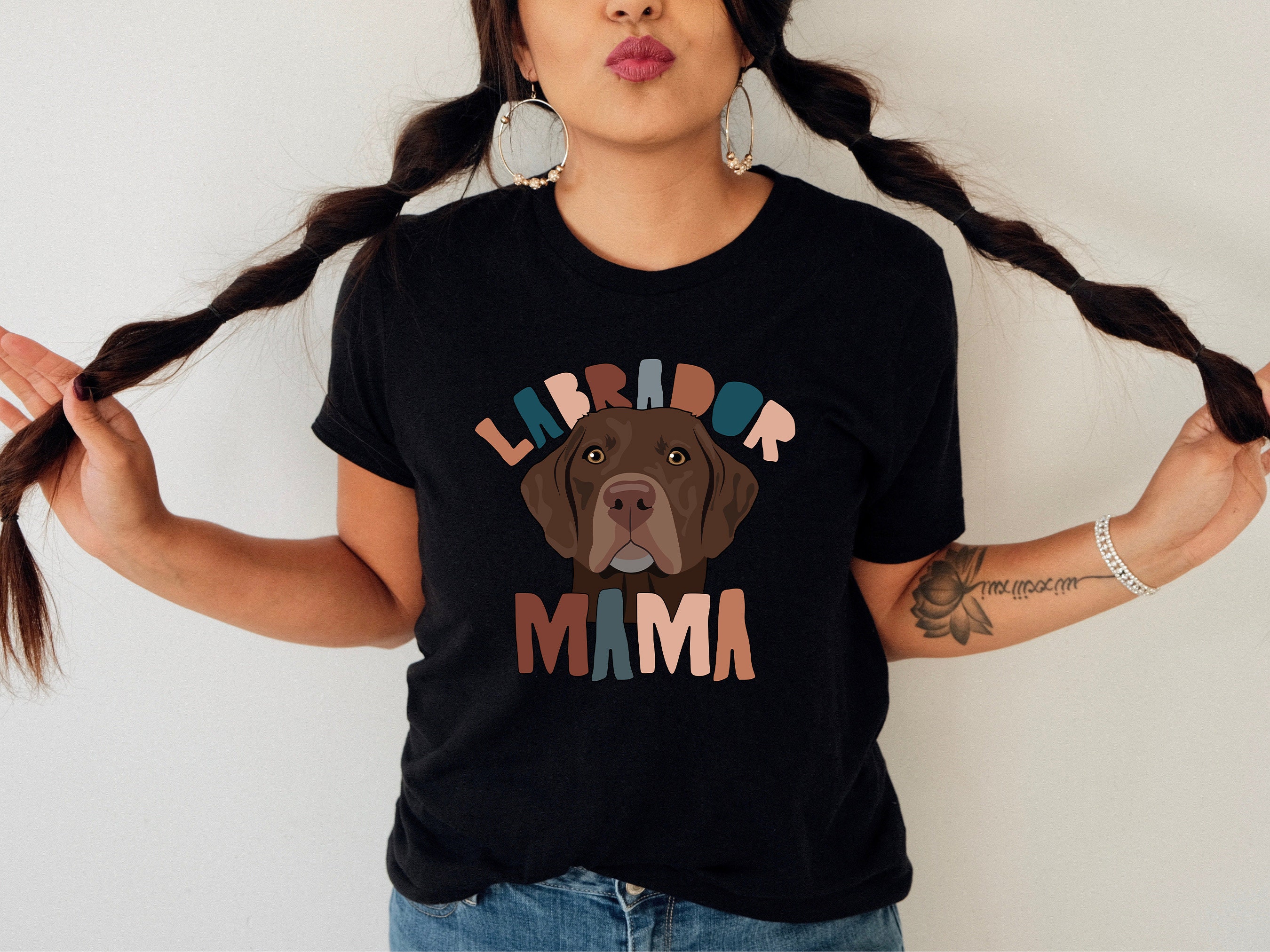 labrador mama shirt for dog lovers cute labrador retriever mom t shirt best gifts for labrador dog owners 92fr8 scaled