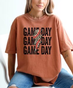 leopard baseball mom shirt for game day stylish baseball team fan t shirt comfort colors lahou