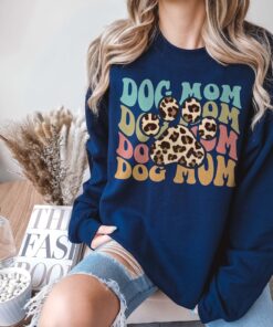 leopard dog mom sweatshirt funny dog mama tee best dog mom gifts for new dog owners dog lover apparel lhtgr