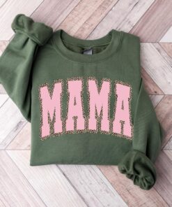 leopard print mama sweatshirt pink crewneck retro style for new moms pregnancy announcement and valentines day gifts jcme4