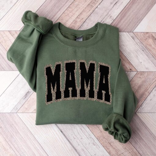 leopard print mama sweatshirt retro varsity crewneck cute mom shirt for new moms pregnancy announcement gift bsoqk