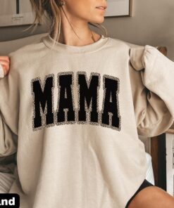 leopard print mama sweatshirt retro varsity crewneck cute mom shirt for new moms pregnancy announcement gift re8bl