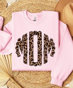 leopard print mom shirt for mothers day cute retro mom life t shirt unique gift for moms funny mom shirts p0wgv