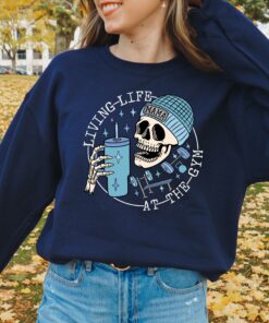 living life at the gym mama shirt skull sweatshirt for sports moms powerlifting strength training and weightlifting ma9nt