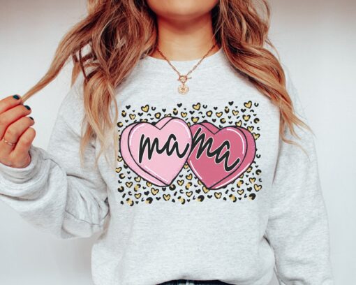 love mama leopard heart sweatshirt for mom life best mom ever sweatshirt mothers day gift cute mom shirt r44g8