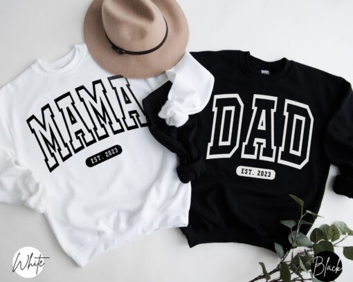 mama and dad sweatshirt matching pregnancy announcement shirt new parents gift expecting baby t shirt mom est 2023 biros